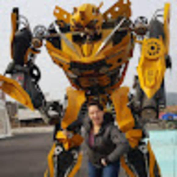 Profile Picture of Christi Winks (@pinecrew) on Poshmark