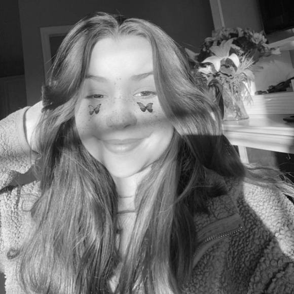 Analise Beegle - Poshmark Profile Picture of Analise Beegle (@analisebeegle) on Poshmark