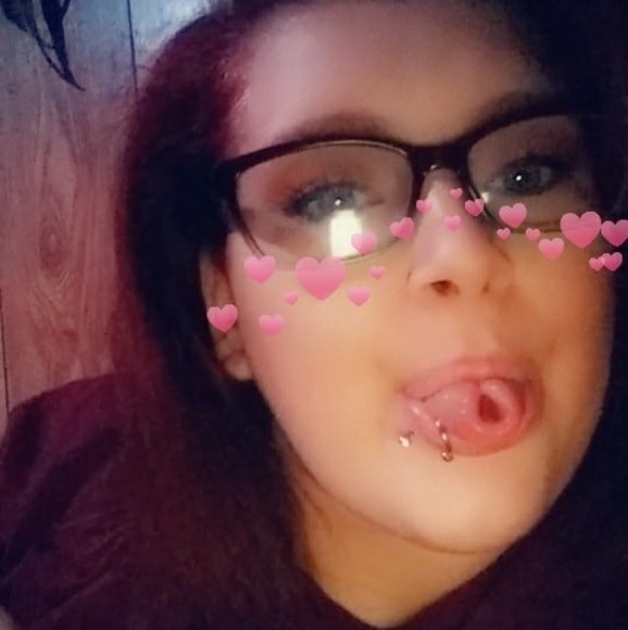 Profile Picture of Nichole Yates (@wikburn) on Poshmark