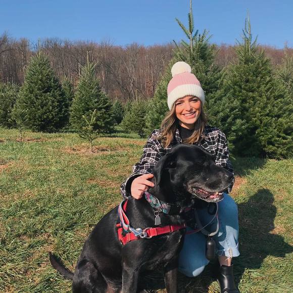 Profile Picture of Julia Audet (@juliaswardrobe) on Poshmark