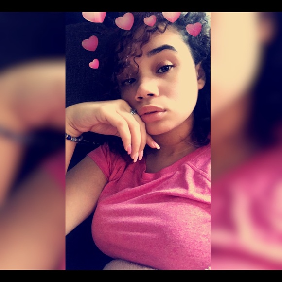 Profile Picture of Bri Vandermosten (@b_vandie) on Poshmark