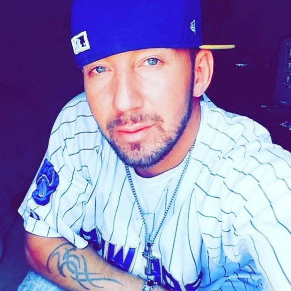 Profile Picture of Jeffrey Pruess (@jeffreypruess) on Poshmark