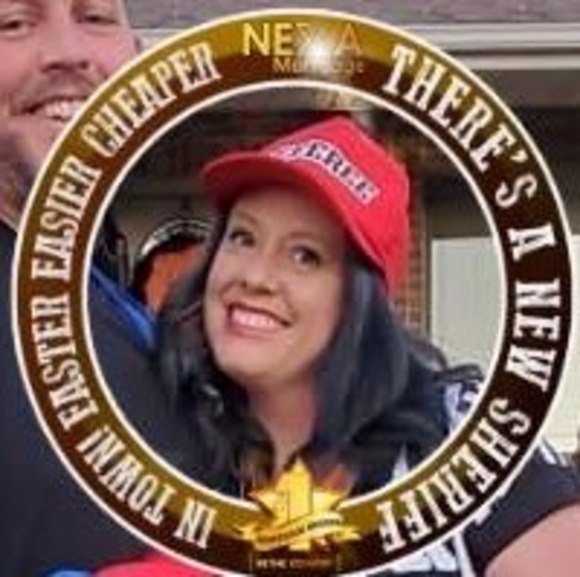 Profile Picture of Leslie Rowberry (@leslierowberry) on Poshmark