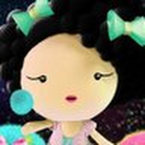 Profile Picture of Tonya Hirte (@likeshinythings) on Poshmark