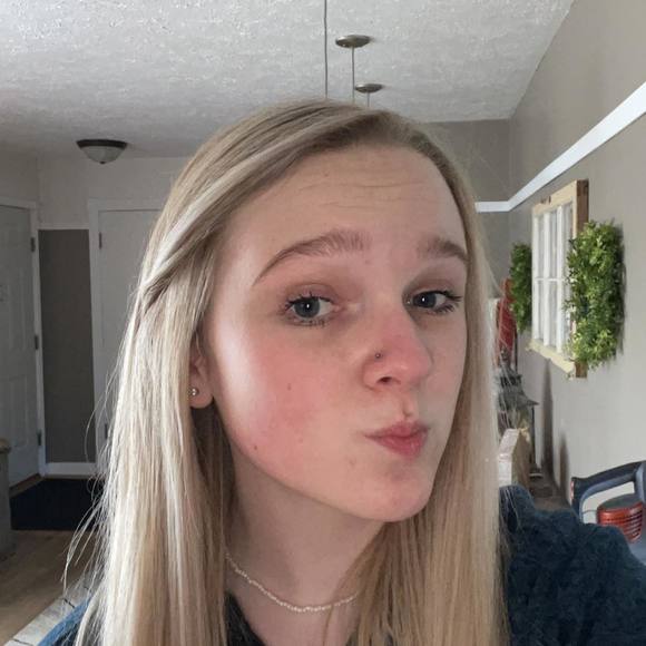 Profile Picture of Brianna Stroh (@brianna_stroh) on Poshmark