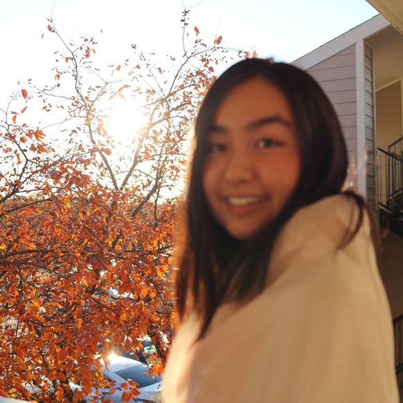 Profile Photo of Elaine Chen (@eturtle999e) on Poshmark