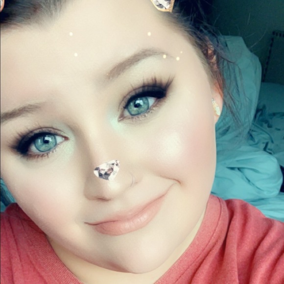 Profile Picture of Kelly Geiman (@knglove13) on Poshmark