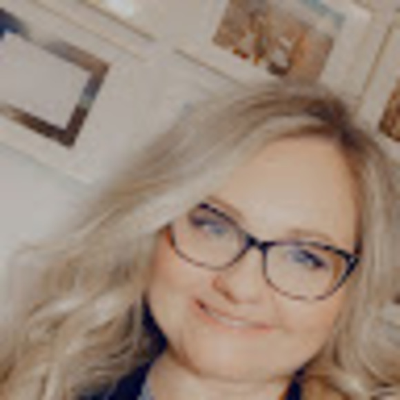 Profile Picture of Ginger Kirby (@gingerkirby916) on Poshmark