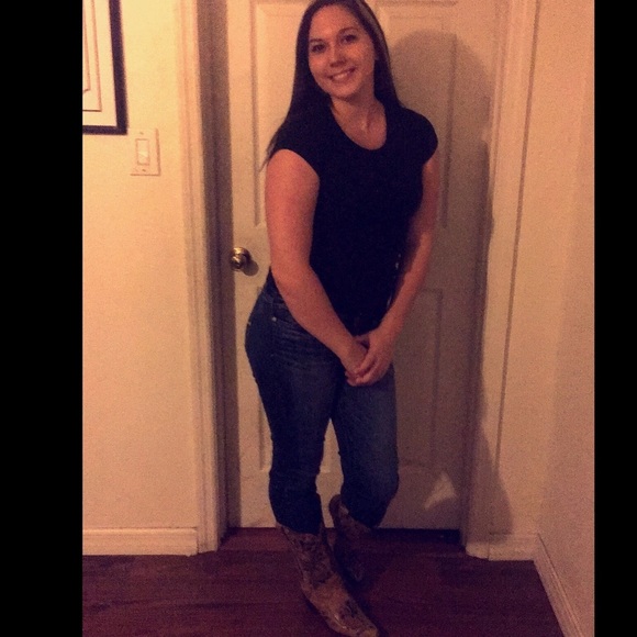 Profile Picture of Madison Houtsma (@madison7123) on Poshmark