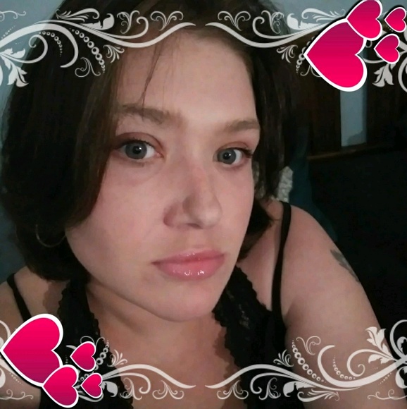 Profile Picture of Noel Moore (@nlynn2134) on Poshmark