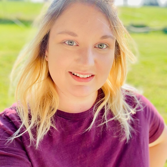 Profile Picture of Kellie Hatcher (@kellie_h2005) on Poshmark