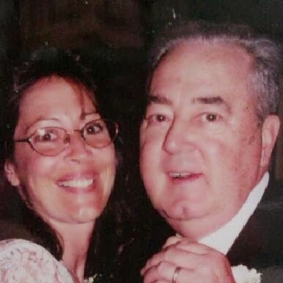 Profile Picture of Holly Trojanowski (@hollyt3511) on Poshmark