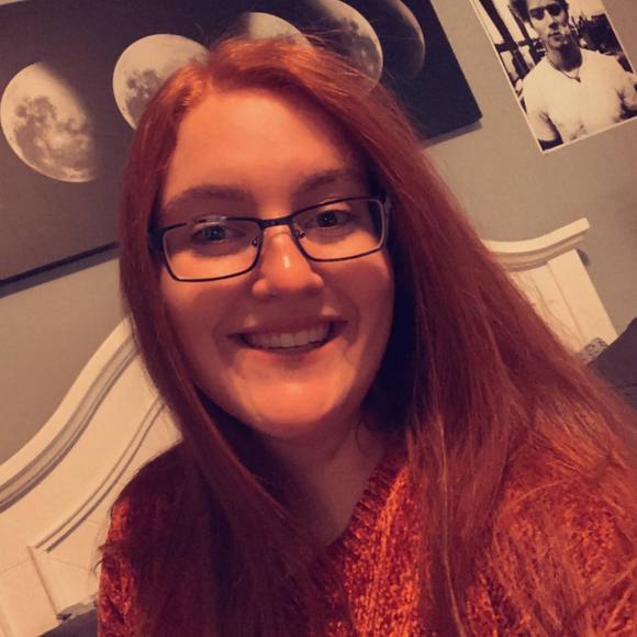 Profile Picture of Sara Eavey (@bball_chick34) on Poshmark