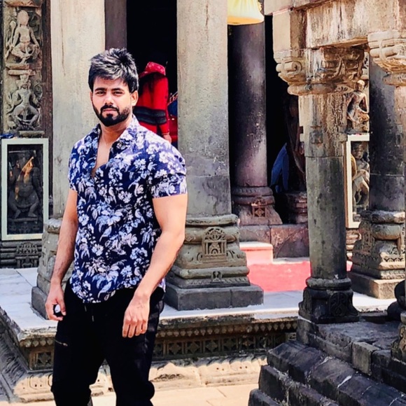 Profile Picture of Nikhil Luthra (@nikhilluthra) on Poshmark