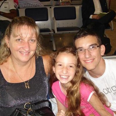 Profile Picture of Kelli Gil (@kelligil) on Twitter