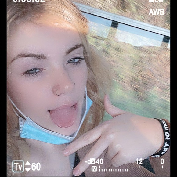 Profile Picture of Samantha Ballheimer (@samyli28) on Poshmark