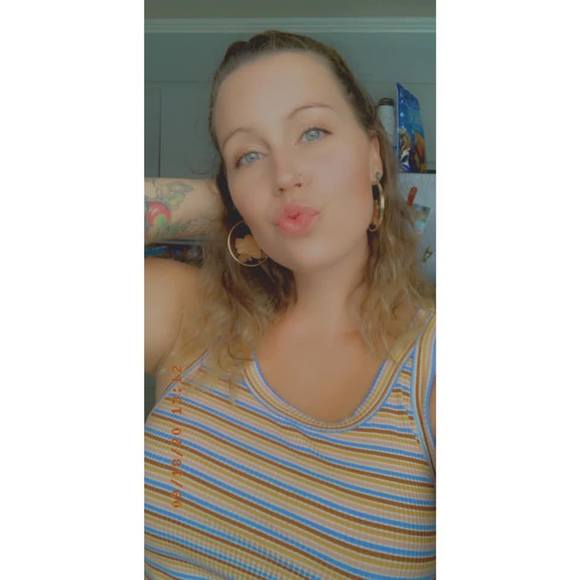 Profile Picture of Hayley Privette (@hayleyybaaby) on Poshmark