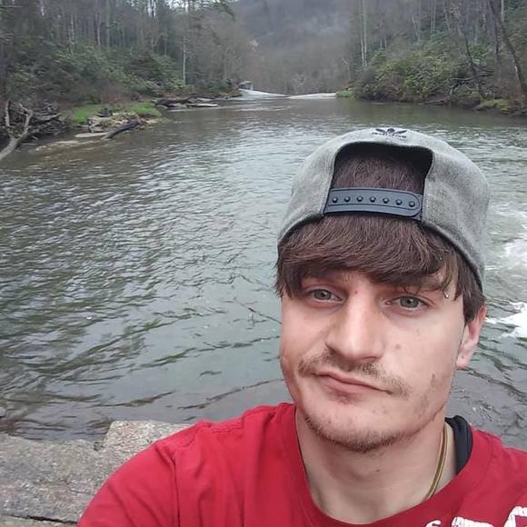 Profile Picture of Cody Compton (@codycompton4200) on Poshmark