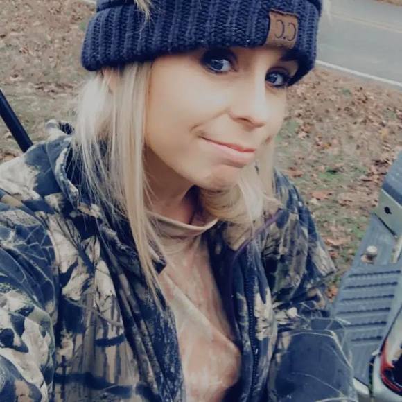 Profile Picture of Ash Arendale (@asharendale) on Poshmark