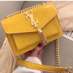 Profile Picture of Shoes,Bags,Dresses (@lummiesfashionworld) on Instagram