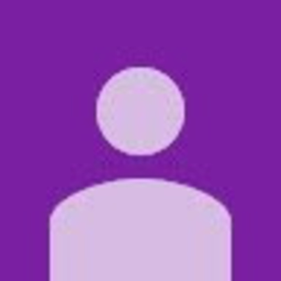 Profile Picture of Lindsay Bryce (@lnse1711) on Poshmark