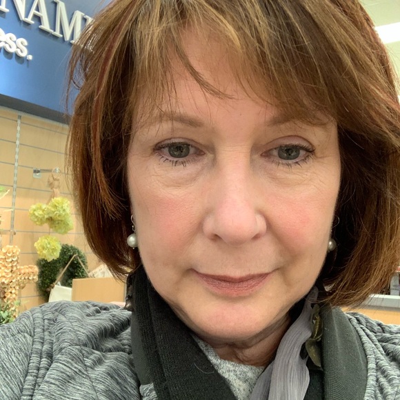 Profile Picture of Jeanette Sarnoff (@jeanettesarnoff) on Poshmark