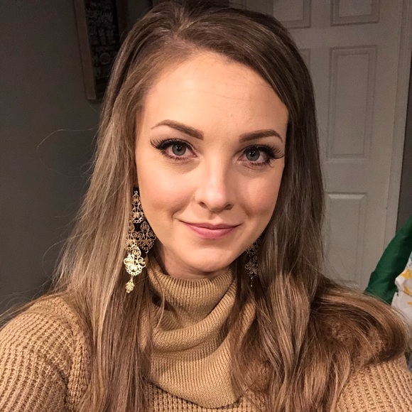 Profile Picture of Amber Richter (@dixiexdxlite) on Poshmark