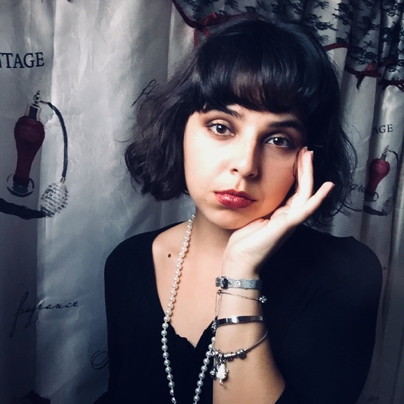 Profile Picture of Veruca Nemecek (@la_chica_posh) on Poshmark