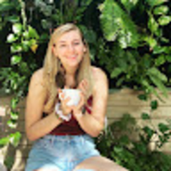 Profile Picture of Samantha Wilton (@wilto1se) on Poshmark