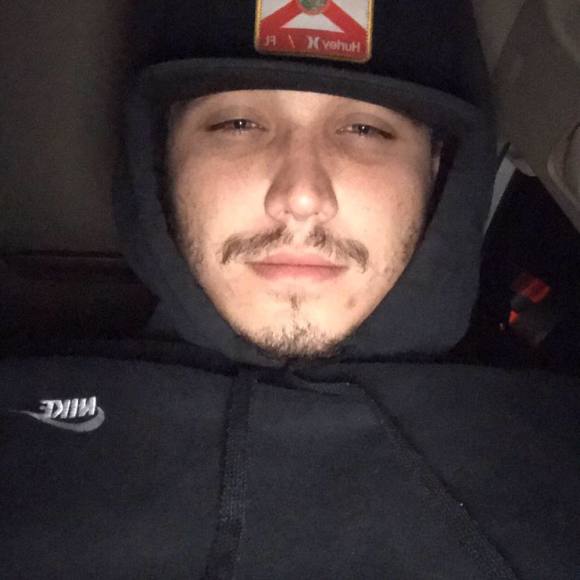 Profile Picture of Gavin Beine (@gavinbeine98) on Poshmark