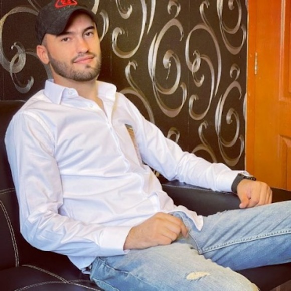 Profile Picture of Sayed hussain Raghi (@sraghi) on Poshmark