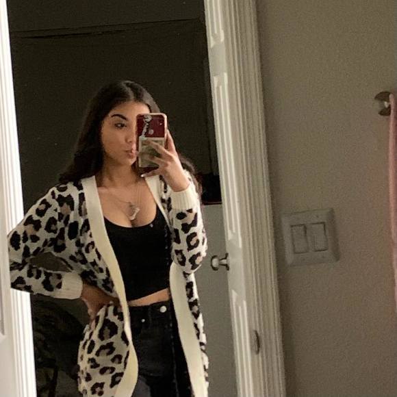 Profile Picture of Vianey Ramirez (@vianeyramirezz) on Poshmark