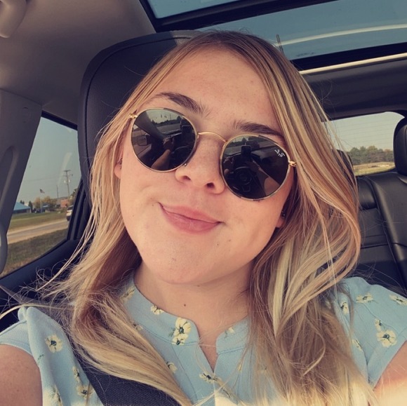 Profile Picture of Kaitlin Bronstein (@kbronstein10) on Poshmark