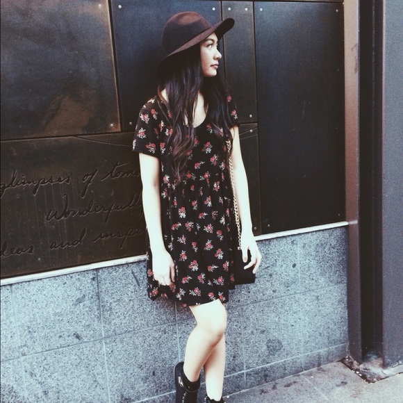 Profile Picture of Isabelle Morgan (@isabellemorgan) on Poshmark