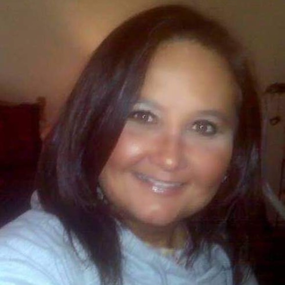 Profile Picture of Rhonda Almarode (@retrokittenvip) on Poshmark