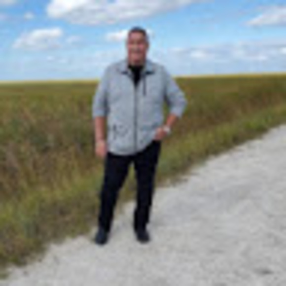 Rich Caretsky - Poshmark Profile Picture of Rich Caretsky (@richcaretsky) on Poshmark