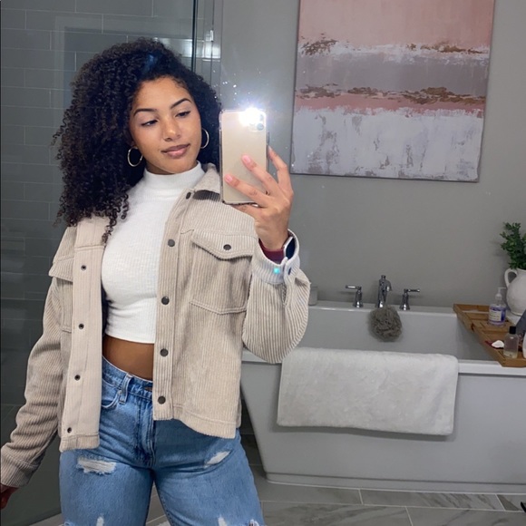 Profile Picture of Morgan Moorer (@mlm0323) on Poshmark