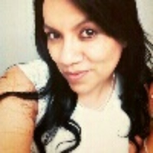 Profile Picture of Raquel Garay (@queli76) on Poshmark