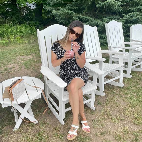 Profile Picture of Megan Hardecki (@meggyhhs) on Poshmark