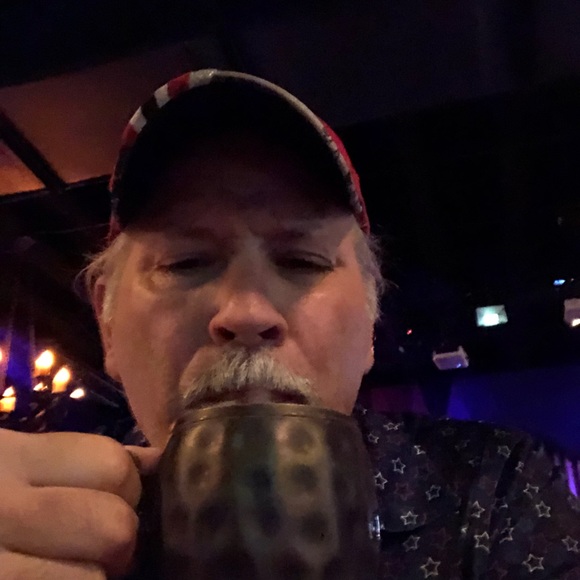 Profile Picture of Kevin Felten (@kevmorr) on Poshmark