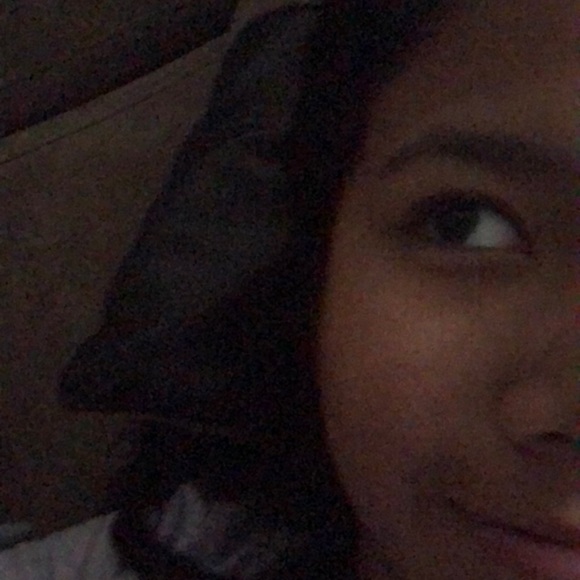 Profile Picture of Claudia Murga (@claudiamfl) on Poshmark