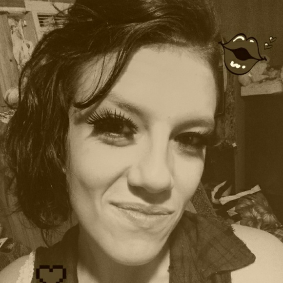 Profile Picture of Brianna inez Bednar (@b_bednar) on Poshmark