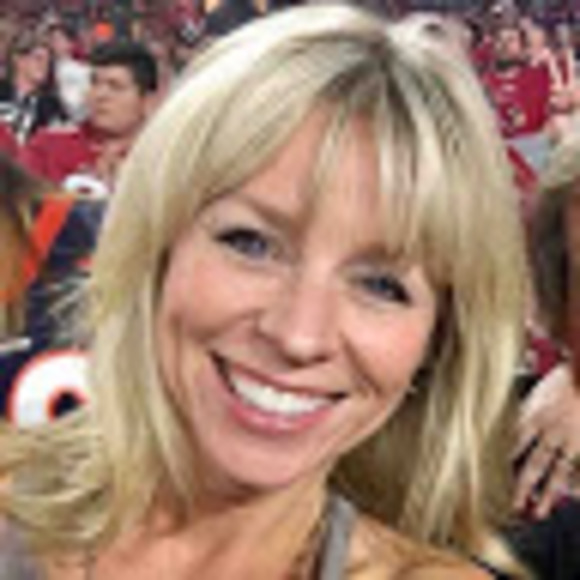 Profile Picture of Kristi Plinski (@shoplady44) on Poshmark