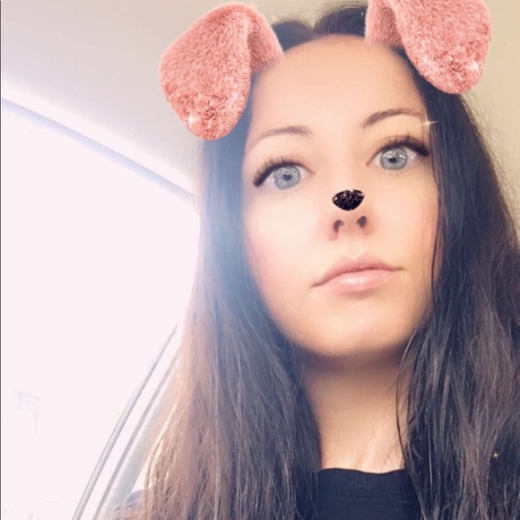 Profile Picture of Tori Murphy (@torrrr216) on Poshmark