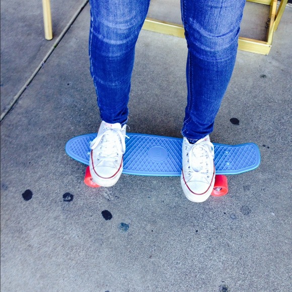 Profile Picture of Ashlee Kim (@ashleek1205) on Poshmark