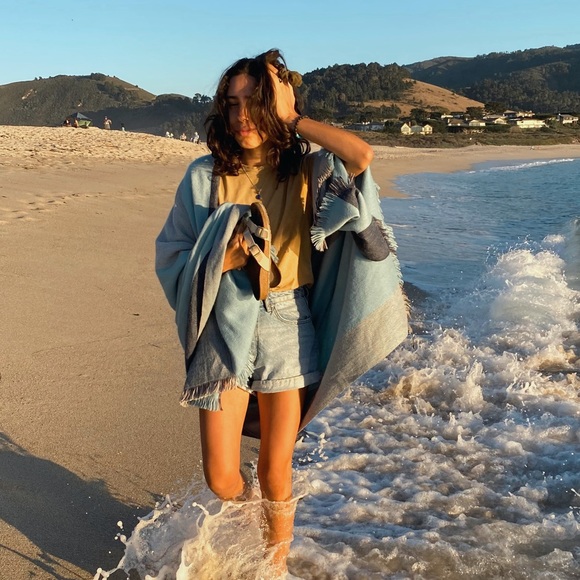 Profile Picture of Brittany Strohmaier (@bstrip) on Poshmark