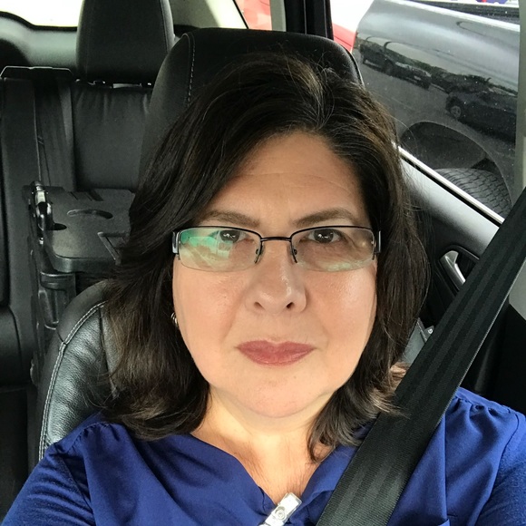 Profile Picture of Gloria Schlatter (@gschlatter33) on Poshmark