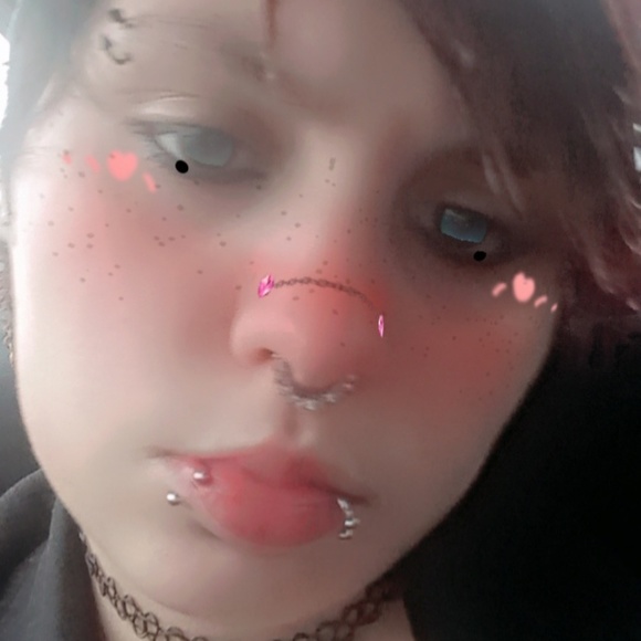 Profile Picture of Drew n. Glowski (@lunadmoon21) on Poshmark