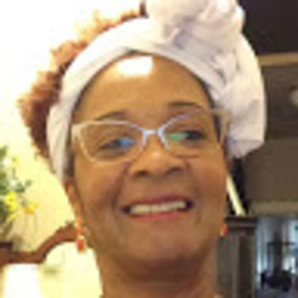 Profile Picture of Denise Collins robertson (@dcr823) on Poshmark