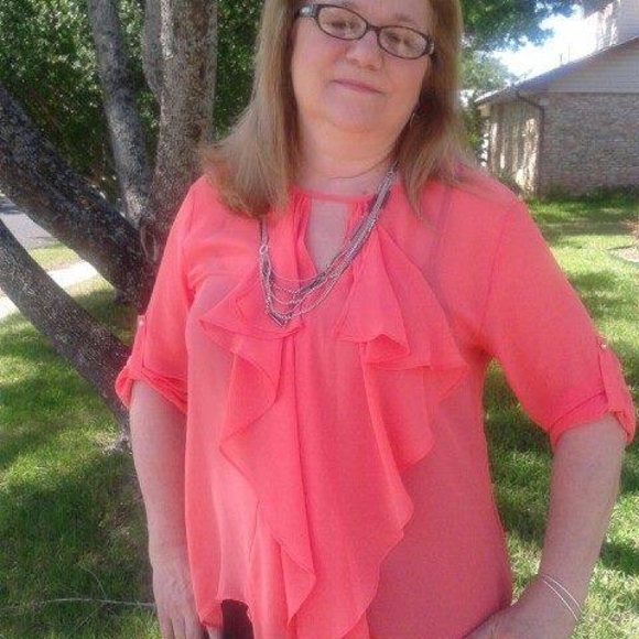 Profile Picture of Ruth Leyerle (@bluiis63) on Poshmark